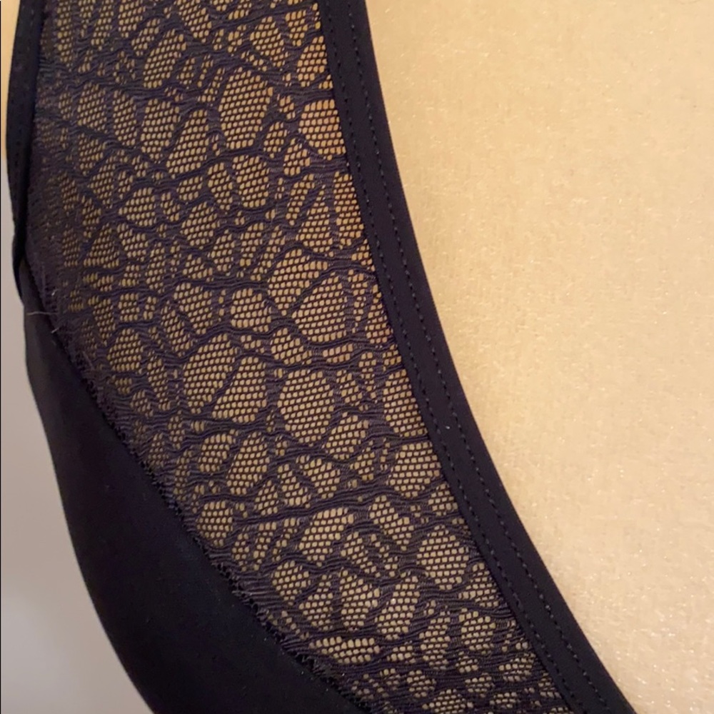 Lululemon Sports Bra Size 4 - Picture 2 of 4